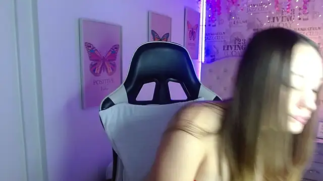 Snapshot of Ivyy_Crystal chatting on 02-14-25, 08:15 Ivyy Crystal online show from 02-14-25, 08:15