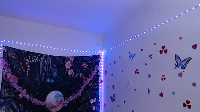 Snapshot of Emillyy_m chatting on 09-08-25, 08:41 Emillyy m online show from 09-08-25, 08:41