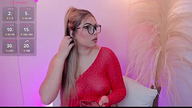 Snapshot of thaliafox_ chatting on 02-26-25, 04:45 thaliafox online show from 02-26-25, 04:45