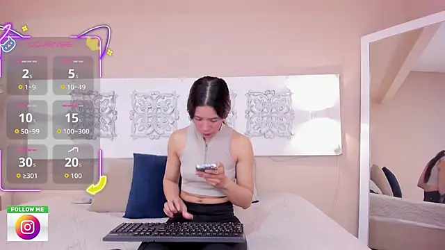 Snapshot of adelaa_11 chatting on 11-10-25, 01:32 adelaa 11 online show from 11-10-25, 01:32