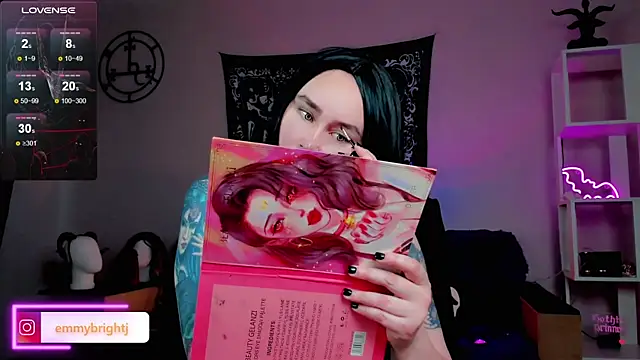 Snapshot of Emmybrightj_ chatting on 03-19-25, 01:32 Emmybrightj online show from 03-19-25, 01:32