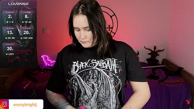 Snapshot of Emmybrightj_ chatting on 12-15-25, 01:32 Emmybrightj online show from 12-15-25, 01:32