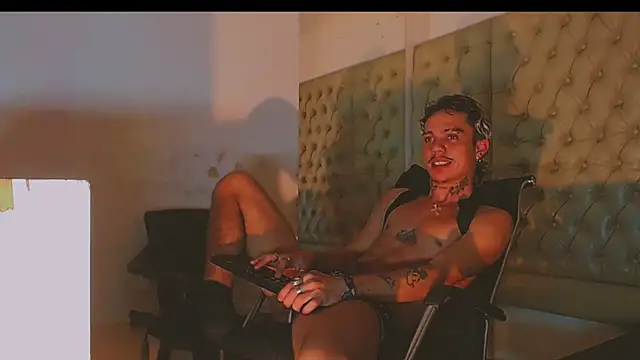 Snapshot of HannibalLester chatting on 02-23-25, 01:24 HannibalLester online show from 02-23-25, 01:24