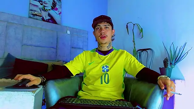 Snapshot of HannibalLester chatting on 09-17-25, 03:30 HannibalLester online show from 09-17-25, 03:30