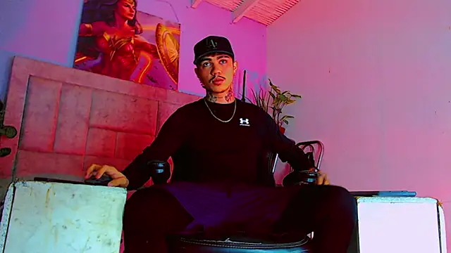 Snapshot of HannibalLester chatting on 10-17-25, 01:14 HannibalLester online show from 10-17-25, 01:14