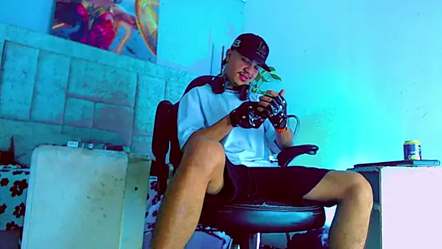 Snapshot of HannibalLester chatting on 10-22-25, 04:24 HannibalLester online show from 10-22-25, 04:24