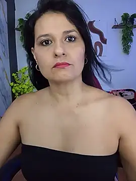 Snapshot of elena_jonees chatting on 07-13-26, 05:27 elena jonees online show from 07-13-26, 05:27