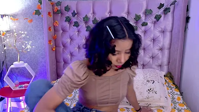 Snapshot of Akane_Uwu chatting on 11-06-25, 03:35 Akane Uwu online show from 11-06-25, 03:35