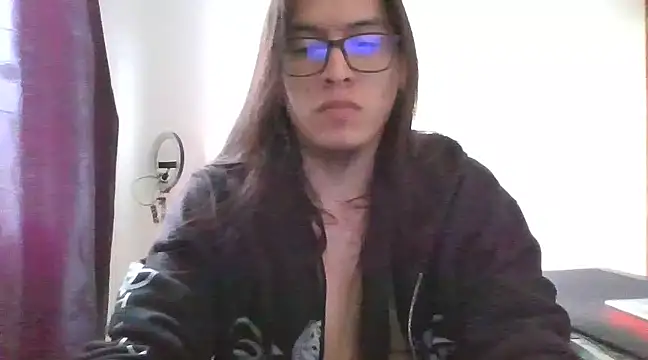 Snapshot of Pitton031 chatting on 03-18-25, 09:32 Pitton031 online show from 03-18-25, 09:32