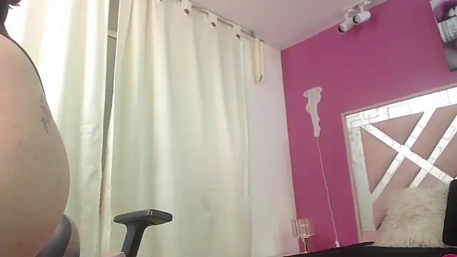 Snapshot of Naiara_Sex_ chatting on 01-10-25, 03:16 Naiara Sex online show from 01-10-25, 03:16