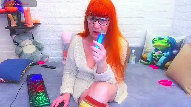 RedHousewife online show from 02-07-26, 06:44