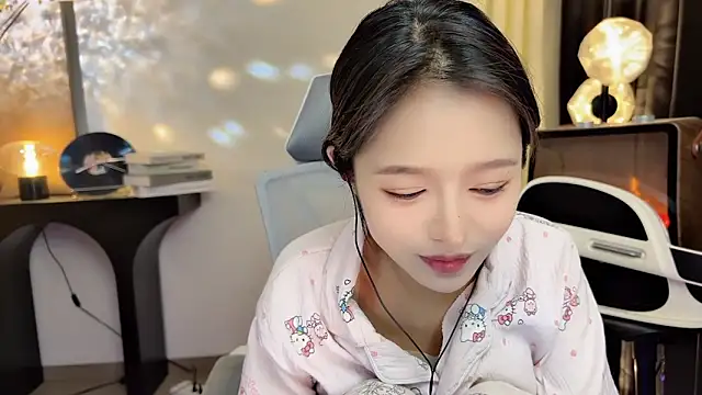 xiaodaibabyy online show from 02-19-25, 04:33