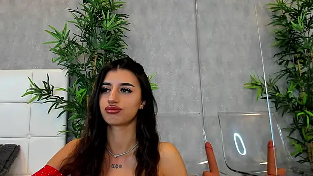 Snapshot of KatelynSparks chatting on 02-24-25, 06:38 KatelynSparks online show from 02-24-25, 06:38