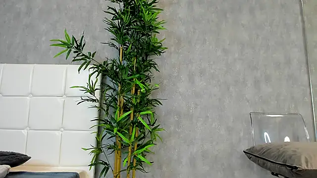 Snapshot of KatelynSparks chatting on 03-17-25, 10:06 KatelynSparks online show from 03-17-25, 10:06