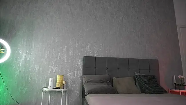 Snapshot of KatelynSparks chatting on 11-14-25, 07:18 KatelynSparks online show from 11-14-25, 07:18