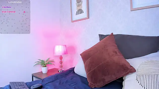 Caroline dh online show from 09-16-25, 11:44