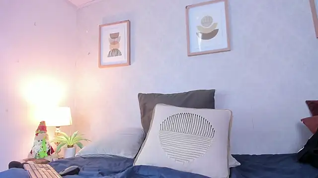 Caroline dh online show from 01-05-26, 05:27