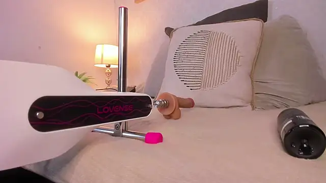 Caroline dh online show from 04-15-26, 11:39