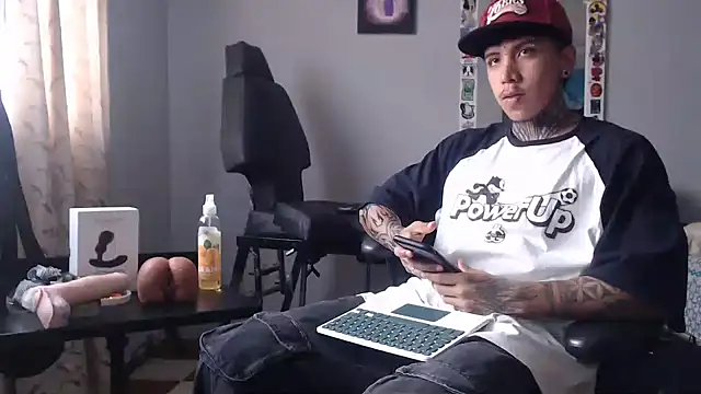 Snapshot of Nickhot0609 chatting on 01-12-25, 08:14 Nickhot0609 online show from 01-12-25, 08:14