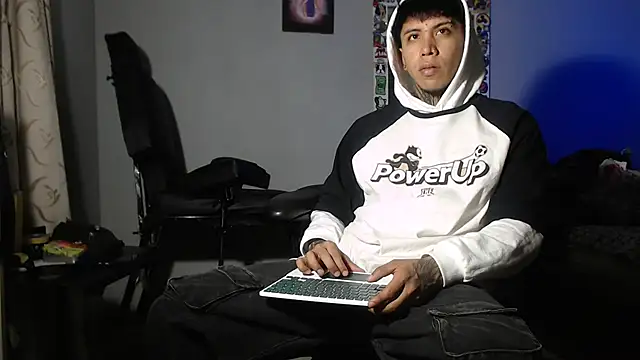 Snapshot of Nickhot0609 chatting on 01-21-25, 01:08 Nickhot0609 online show from 01-21-25, 01:08