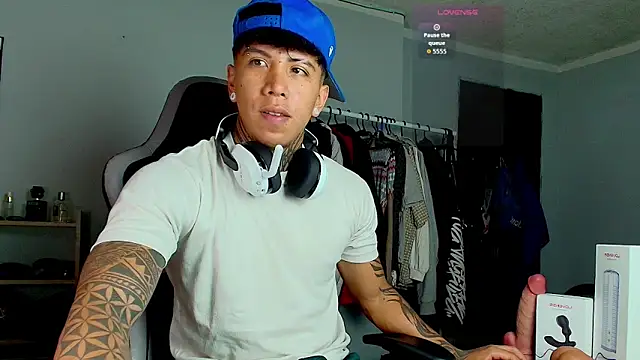 Snapshot of Nickhot0609 chatting on 10-03-25, 11:18 Nickhot0609 online show from 10-03-25, 11:18