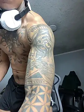 Snapshot of Nickhot0609 chatting on 10-17-25, 04:15 Nickhot0609 online show from 10-17-25, 04:15