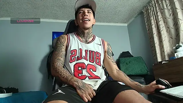 Nickhot0609 online show from 04-15-26, 03:46