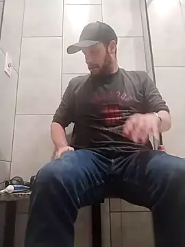 Snapshot of axelongshaft69 chatting on 12-16-24, 06:16 axelongshaft69 online show from 12-16-24, 06:16