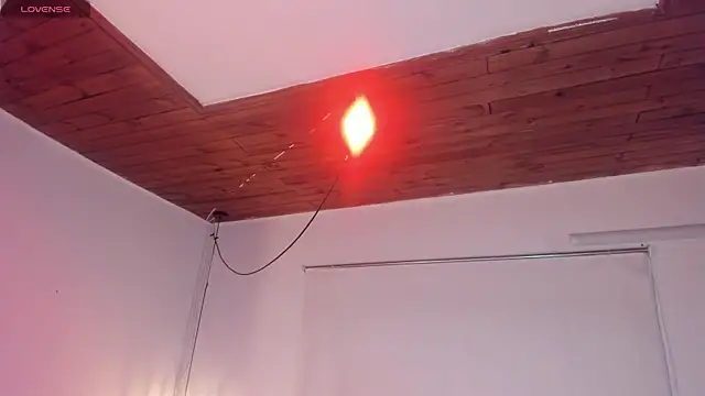 Snapshot of Jhiinny_Brownn chatting on 10-15-25, 03:28 Jhiinny Brownn online show from 10-15-25, 03:28