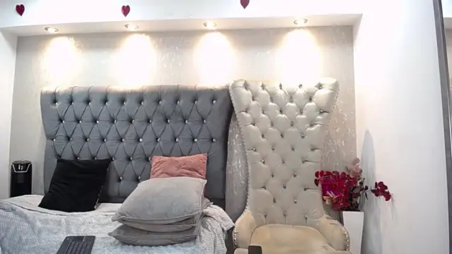 Melodi Roux online show from 03-13-25, 06:45