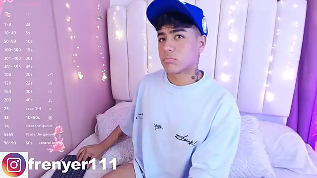 Snapshot of kiing_azahell chatting on 03-11-25, 12:00 kiing azahell online show from 03-11-25, 12:00