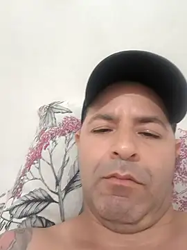 Snapshot of Marciogrei chatting on 11-14-25, 02:21 Marciogrei online show from 11-14-25, 02:21