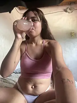 Snapshot of Cloeegoth chatting on 02-11-26, 04:45 Cloeegoth online show from 02-11-26, 04:45