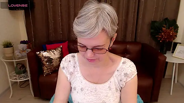 Snapshot of Cutie_Erikaa1 chatting on 03-01-25, 02:37 Cutie Erikaa1 online show from 03-01-25, 02:37