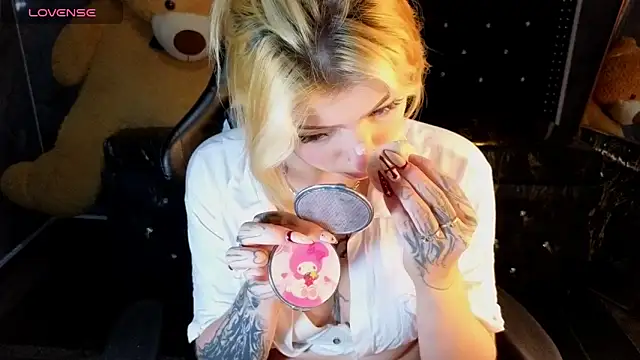 Kitty fox b online show from 02-26-26, 01:10