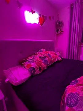 Snapshot of Tallulah-mae-xoxox chatting on 02-13-25, 07:21 Tallulah-mae-xoxox online show from 02-13-25, 07:21