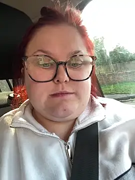 Snapshot of Tallulah-mae-xoxox chatting on 02-17-25, 01:42 Tallulah-mae-xoxox online show from 02-17-25, 01:42