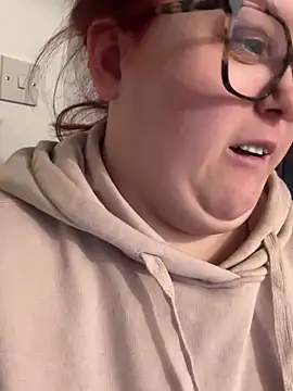 Snapshot of Tallulah-mae-xoxox chatting on 03-06-25, 05:43 Tallulah-mae-xoxox online show from 03-06-25, 05:43