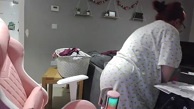 Snapshot of Tallulah-mae-xoxox chatting on 03-22-25, 06:58 Tallulah-mae-xoxox online show from 03-22-25, 06:58