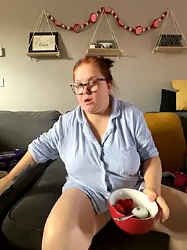 Snapshot of Tallulah-mae-xoxox chatting on 09-11-25, 09:20 Tallulah-mae-xoxox online show from 09-11-25, 09:20