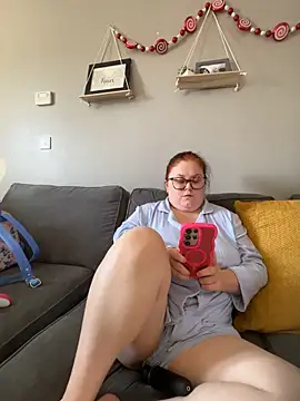 Snapshot of Tallulah-mae-xoxox chatting on 09-12-25, 10:37 Tallulah-mae-xoxox online show from 09-12-25, 10:37