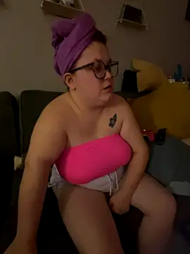 Snapshot of Tallulah-mae-xoxox chatting on 09-14-25, 06:29 Tallulah-mae-xoxox online show from 09-14-25, 06:29