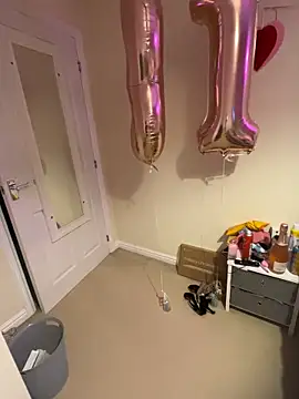 Snapshot of Tallulah-mae-xoxox chatting on 10-01-25, 06:36 Tallulah-mae-xoxox online show from 10-01-25, 06:36