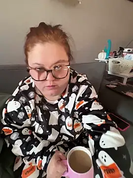 Snapshot of Tallulah-mae-xoxox chatting on 10-22-25, 09:31 Tallulah-mae-xoxox online show from 10-22-25, 09:31