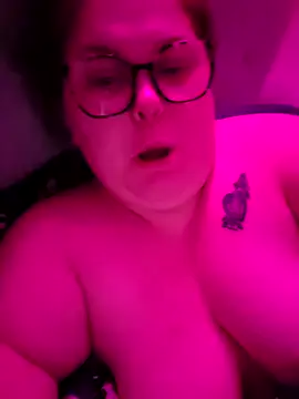 Snapshot of Tallulah-mae-xoxox chatting on 10-28-25, 02:04 Tallulah-mae-xoxox online show from 10-28-25, 02:04