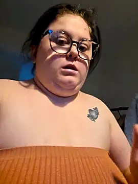 Snapshot of Tallulah-mae-xoxox chatting on 12-18-25, 01:17 Tallulah-mae-xoxox online show from 12-18-25, 01:17