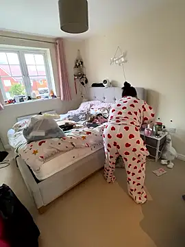 Snapshot of Tallulah-mae-xoxox chatting on 01-09-26, 12:19 Tallulah-mae-xoxox online show from 01-09-26, 12:19