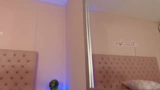 alice sofia online show from 10-20-25, 01:44