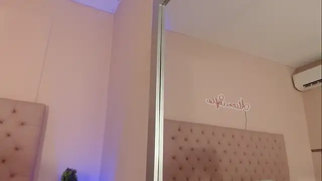 alice sofia online show from 11-17-25, 01:28