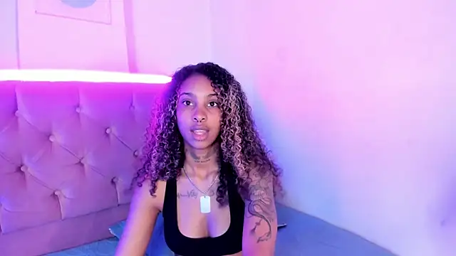 Snapshot of Triipsy chatting on 02-10-25, 10:30 Triipsy online show from 02-10-25, 10:30